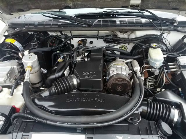 2000 Chevrolet S10 4dr Sdn Auto GLS w/XM