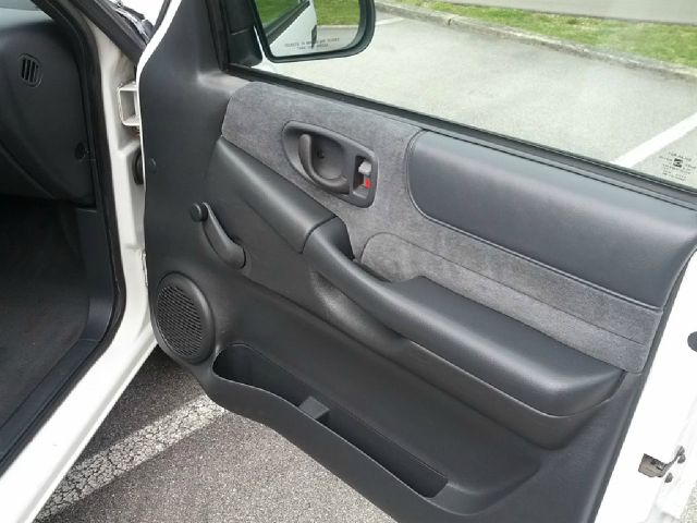 2000 Chevrolet S10 4dr Sdn Auto GLS w/XM