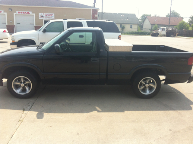 2000 Chevrolet S10 4dr Sdn Auto GLS w/XM