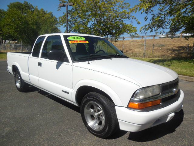 2000 Chevrolet S10 4dr Sdn Auto GLS w/XM