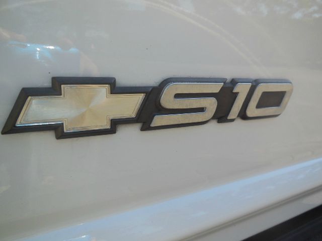 2000 Chevrolet S10 4dr Sdn Auto GLS w/XM