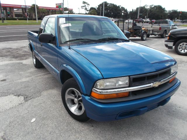 2000 Chevrolet S10 4dr Sdn Auto GLS w/XM