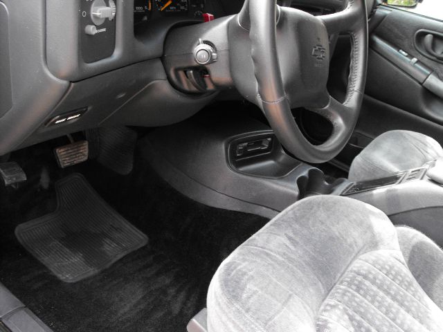 2000 Chevrolet S10 3.5 SE Coupe