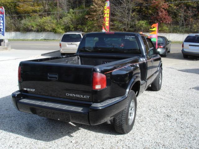 2000 Chevrolet S10 CLUB CAB W