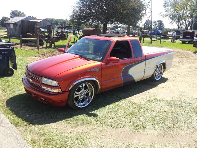 2000 Chevrolet S10 4dr Sdn Auto GLS w/XM