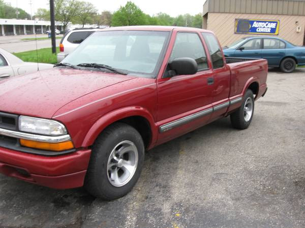 2000 Chevrolet S10 4dr Sdn Auto GLS w/XM