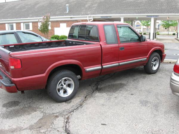 2000 Chevrolet S10 4dr Sdn Auto GLS w/XM