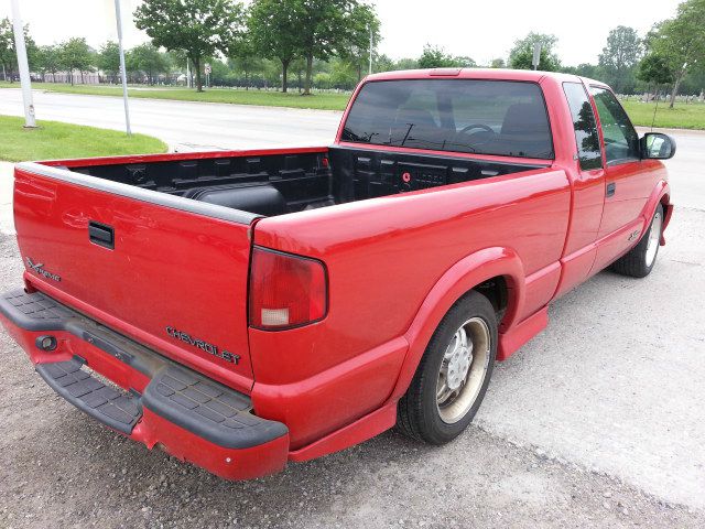 2000 Chevrolet S10 Unicell Box Truck