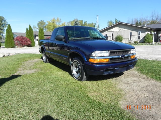 2000 Chevrolet S10 4dr Sdn Auto GLS w/XM