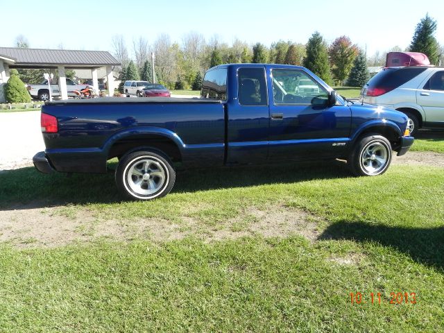 2000 Chevrolet S10 4dr Sdn Auto GLS w/XM