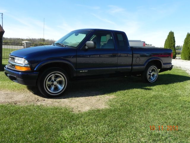 2000 Chevrolet S10 4dr Sdn Auto GLS w/XM