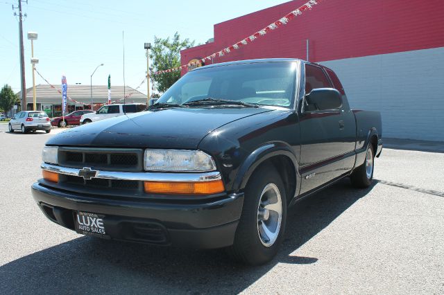 2000 Chevrolet S10 4dr Sdn Auto GLS w/XM