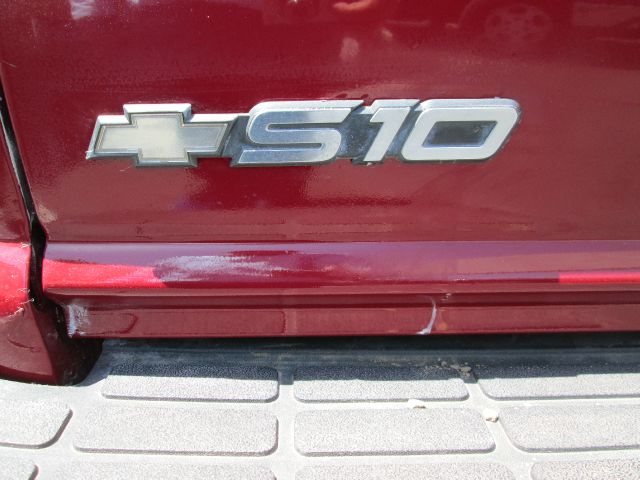 2000 Chevrolet S10 4dr Sdn Auto GLS w/XM