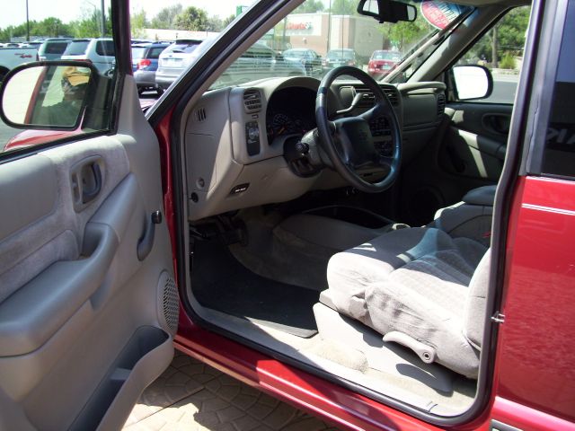 2001 Chevrolet S10 4dr Sdn Auto GLS w/XM