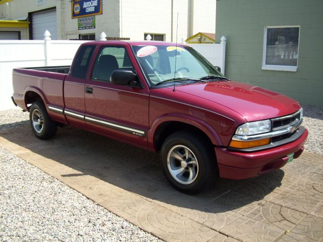 2001 Chevrolet S10 4dr Sdn Auto GLS w/XM