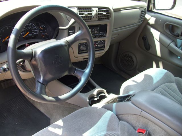 2001 Chevrolet S10 4dr Sdn Auto GLS w/XM