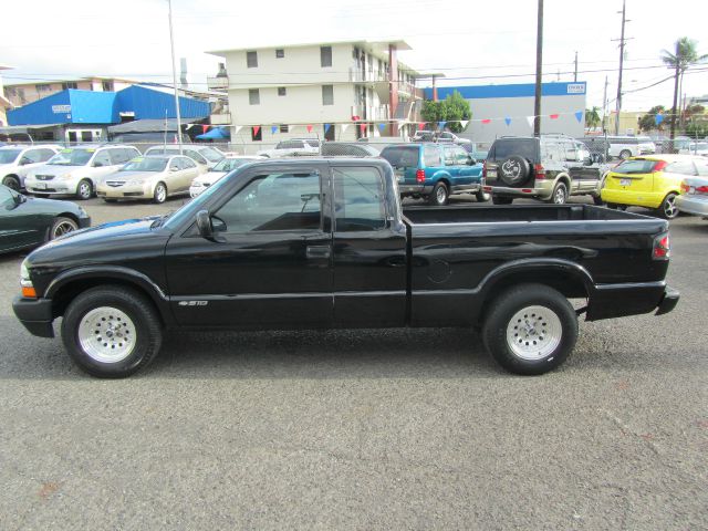 2001 Chevrolet S10 4dr Sdn Auto GLS w/XM