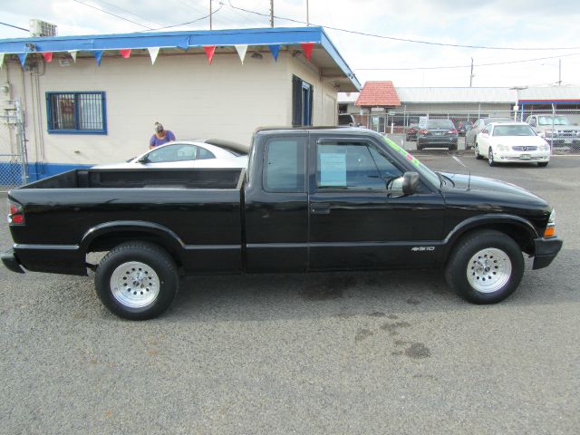 2001 Chevrolet S10 4dr Sdn Auto GLS w/XM