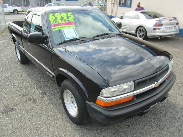 2001 Chevrolet S10 4dr Sdn Auto GLS w/XM