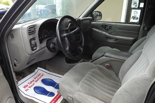 2001 Chevrolet S10 4dr Sdn Auto GLS w/XM