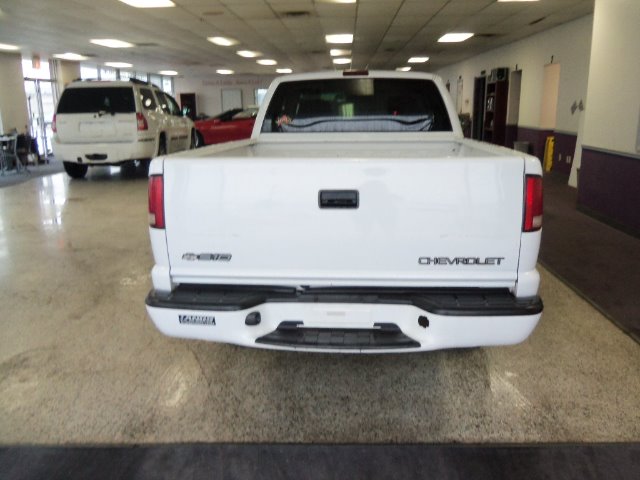 2001 Chevrolet S10 4dr Sdn Auto GLS w/XM