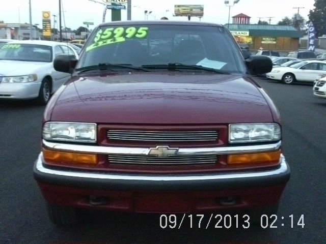 2001 Chevrolet S10 C300 Luxury Sedan 4D