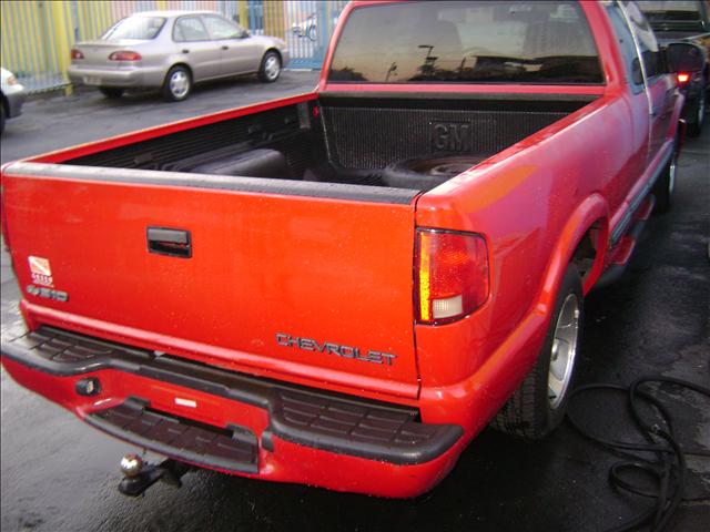 2001 Chevrolet S10 Base