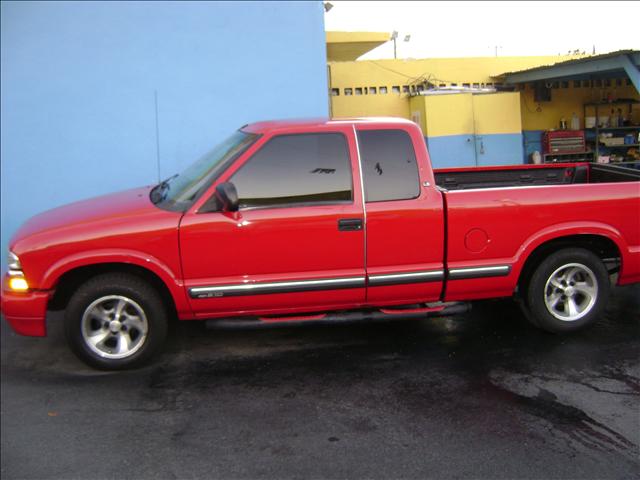 2001 Chevrolet S10 Base