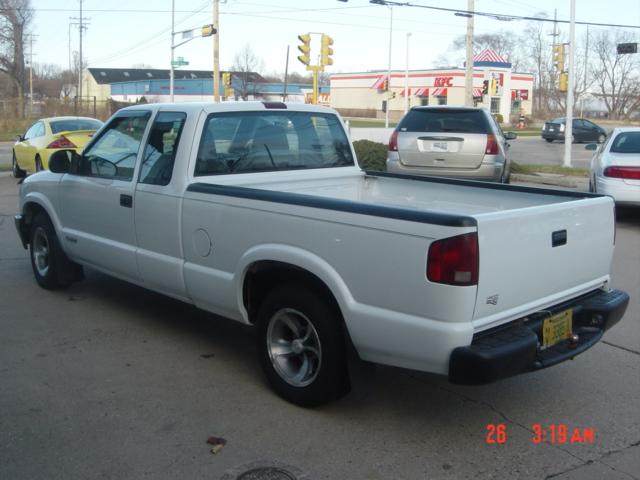 2001 Chevrolet S10 Base