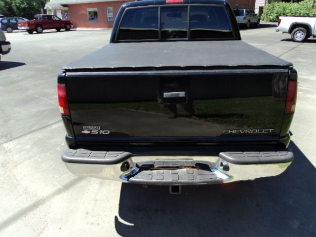 2001 Chevrolet S10 C300 Luxury Sedan 4D