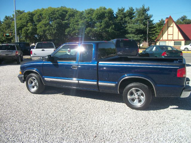 2001 Chevrolet S10 4dr Sdn Auto GLS w/XM