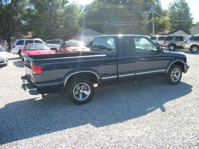 2001 Chevrolet S10 4dr Sdn Auto GLS w/XM