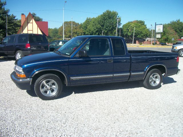 2001 Chevrolet S10 4dr Sdn Auto GLS w/XM