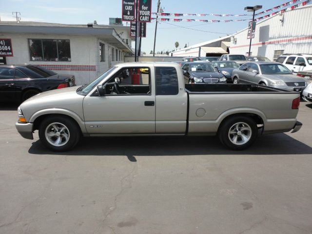 2001 Chevrolet S10 4dr Sdn Auto GLS w/XM