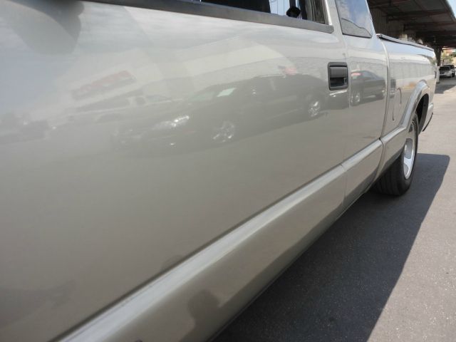 2001 Chevrolet S10 4dr Sdn Auto GLS w/XM