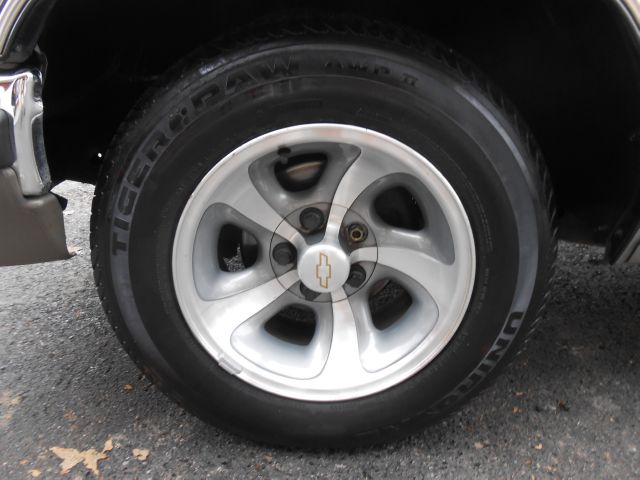 2001 Chevrolet S10 4dr Sdn Auto GLS w/XM