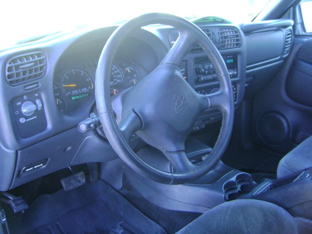 2001 Chevrolet S10 Handicap Lift And Control Leg 1 Owner