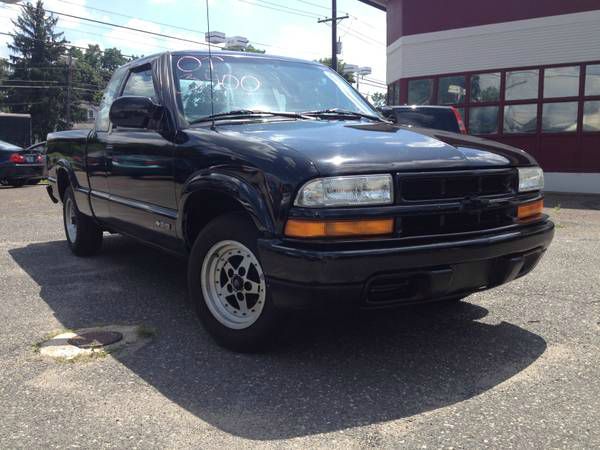 2001 Chevrolet S10 4dr Sdn Auto GLS w/XM