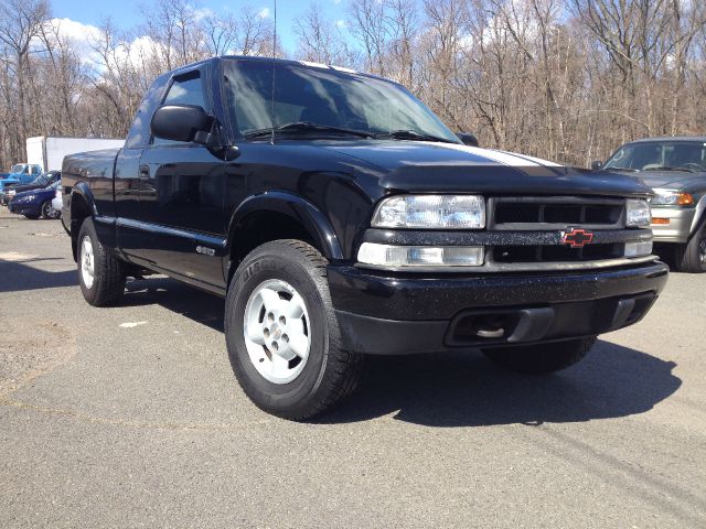 2001 Chevrolet S10 4dr Sdn Auto GLS w/XM