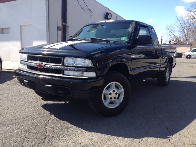 2001 Chevrolet S10 4dr Sdn Auto GLS w/XM