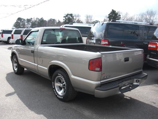 2001 Chevrolet S10 Base