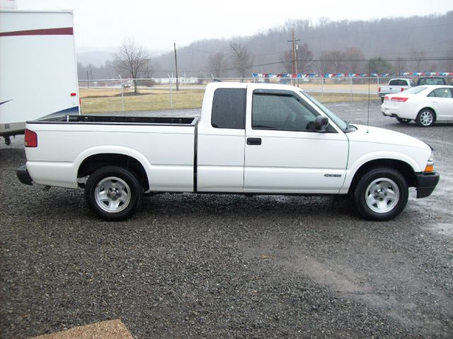 2001 Chevrolet S10 4dr Sdn Auto GLS w/XM