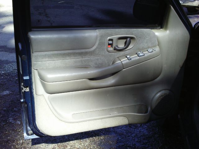 2001 Chevrolet S10 Handicap Lift And Control Leg 1 Owner