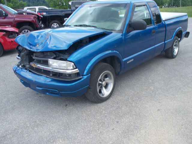 2001 Chevrolet S10 4dr Sdn Custom Sedan