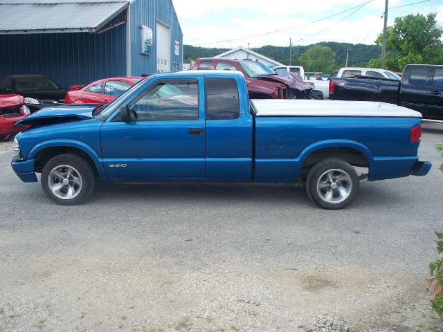 2001 Chevrolet S10 4dr Sdn Custom Sedan