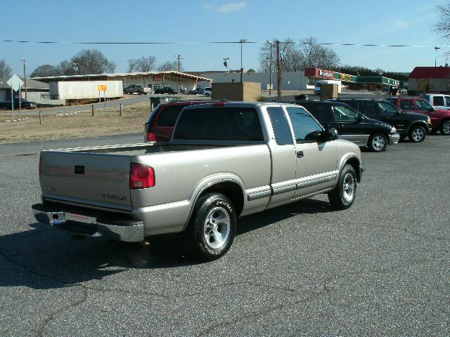 2001 Chevrolet S10 Base