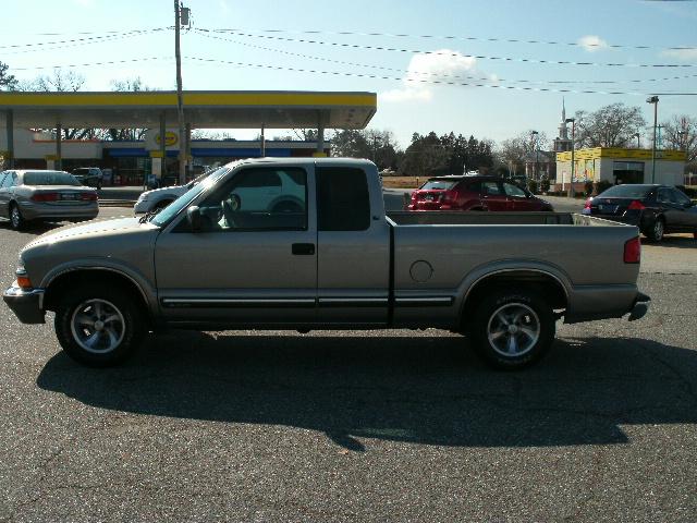 2001 Chevrolet S10 Base