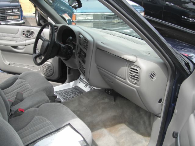 2001 Chevrolet S10 4dr Sdn Auto GLS w/XM