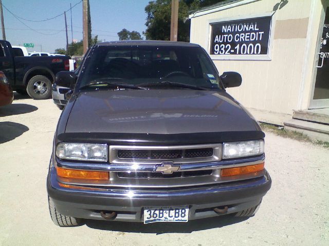 2001 Chevrolet S10 C300 Luxury Sedan 4D