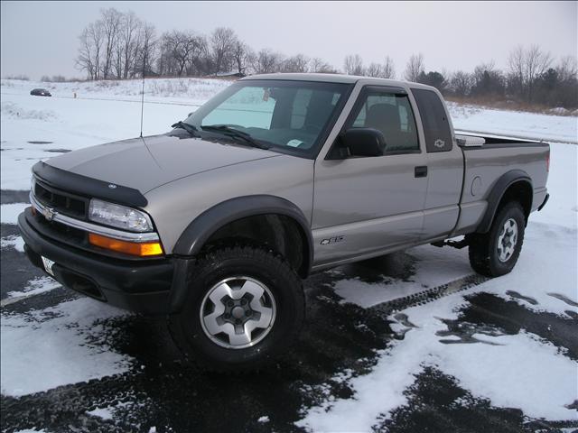 2001 Chevrolet S10 4dr Sdn SL Auto Sedan